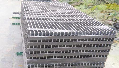 玻璃鋼格柵板每平方米的重量及其金屬結(jié)構(gòu)特性解析