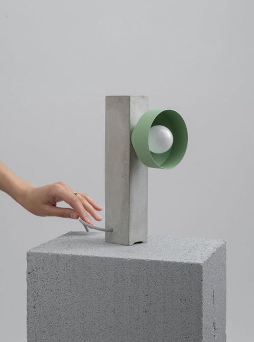 材質交響曲 金屬結構如何演繹高級感的產品碰撞美學